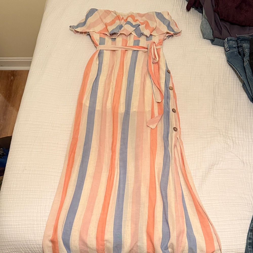 Striped StrapplessMaxi Dress, slit on the side